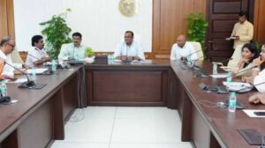 Minister Komatireddy reviews on TV awards in Telangana former Prime Minister PV Narasimha Rao’s name under consideration