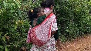 Humanity in the performance of duty: AP tribal school warden carries sick student 6 kilometers on her shoulders, saving the girl’s life.