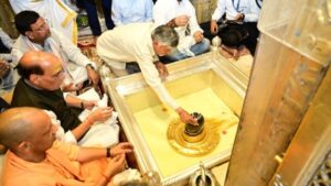 CM Chandrababu Naidu visits Kashi Vishwanath Temple